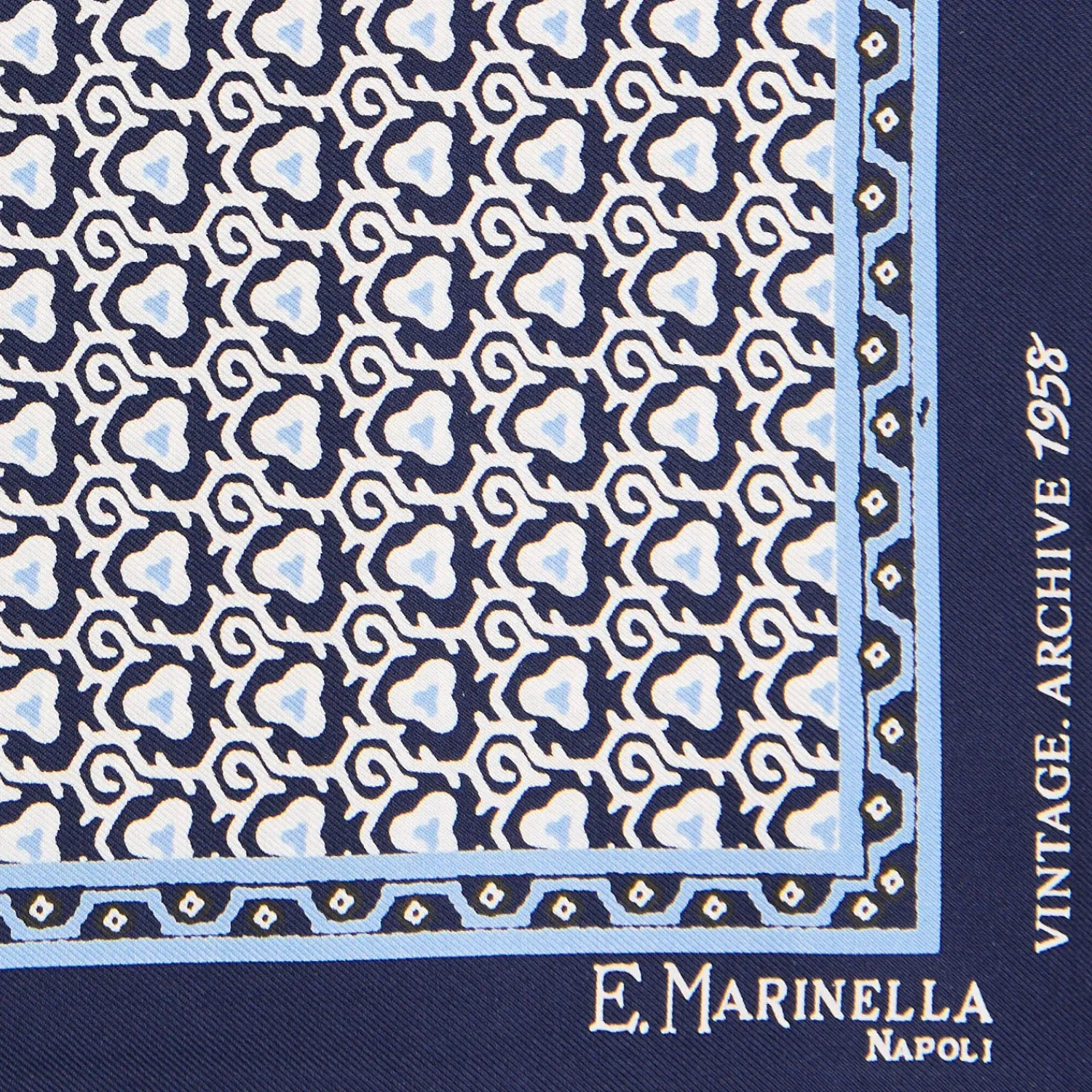 E.Marinella Pochette Da Taschino|POCHETTE DA TASCHINO IN SETA STAMPATA A MANO BLU SCURO Fantasia archivio 1958