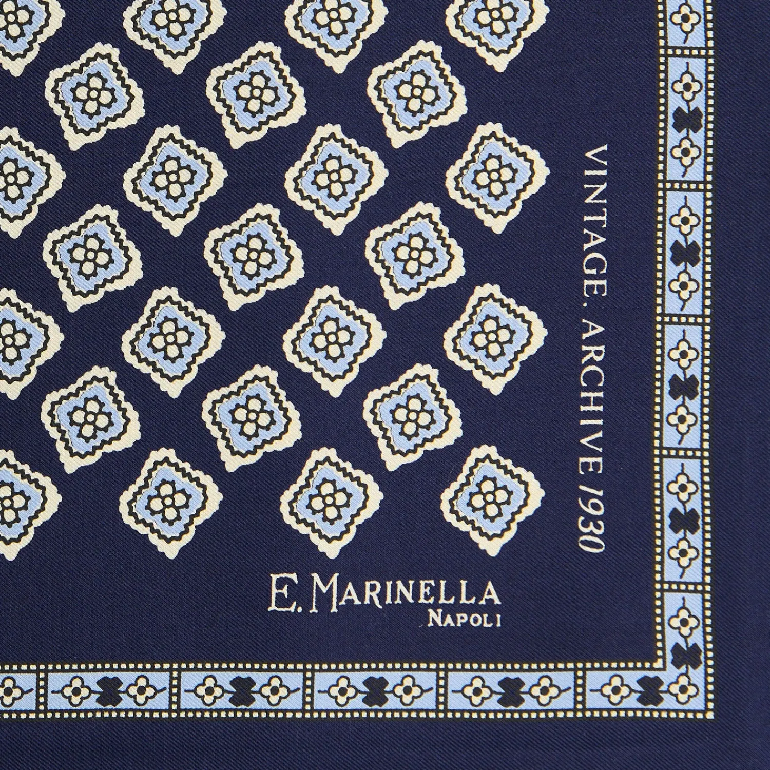 E.Marinella Pochette Da Taschino|POCHETTE DA TASCHINO IN SETA STAMPATA A MANO BLU SCURO Fantasia archivio 1930